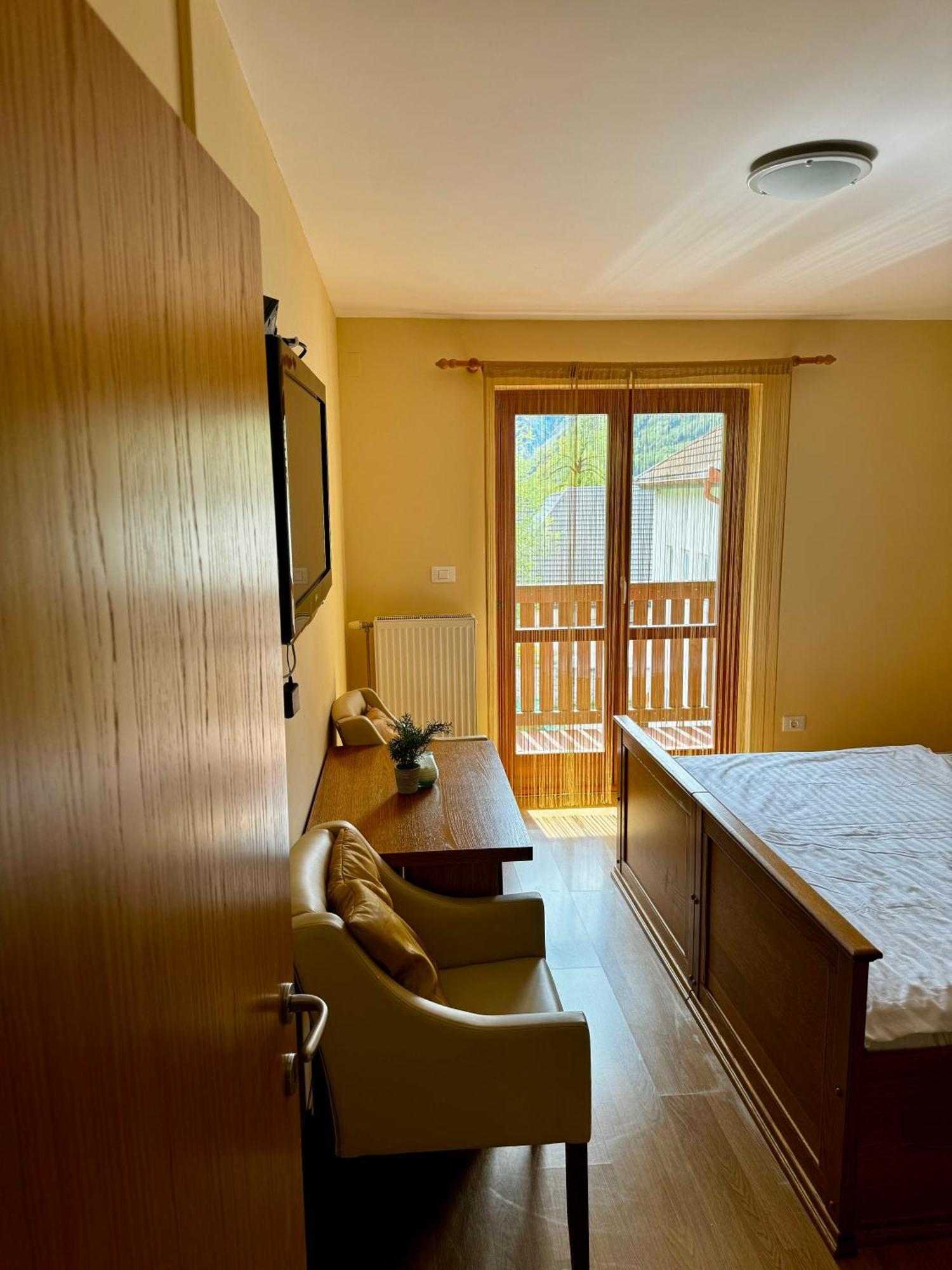 Garni Hotel Alpine Log pod Mangartom Exterior foto
